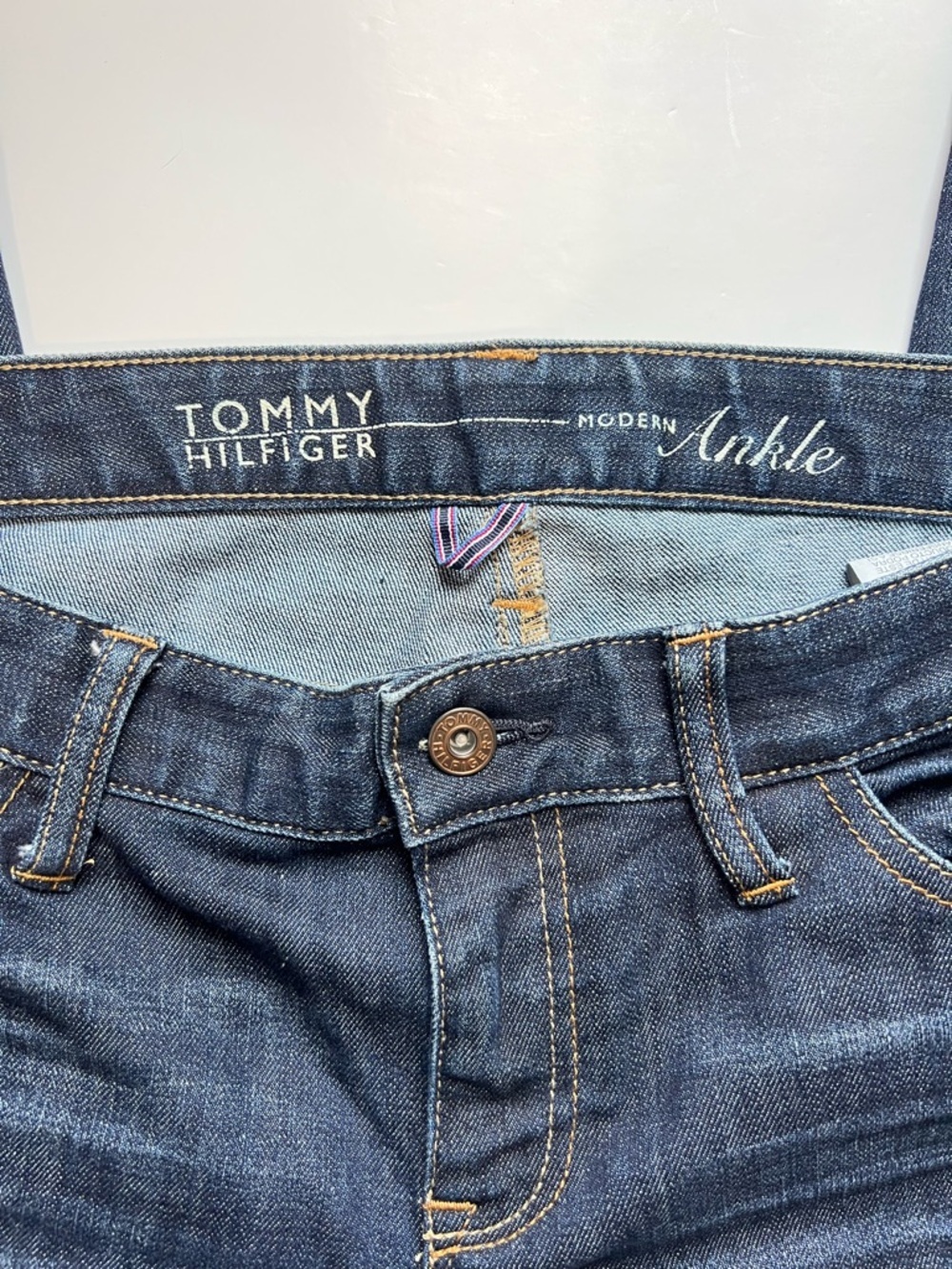 Tommy Hilfiger Blue Wash Ankle Jeans Size 10 Mid Rise Denim Summer Casual Jeans - Picture 5 of 9